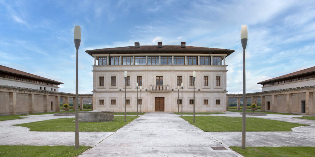 Fachada Bodegas Rioja Vega Fachada Bodegas Rioja Vega